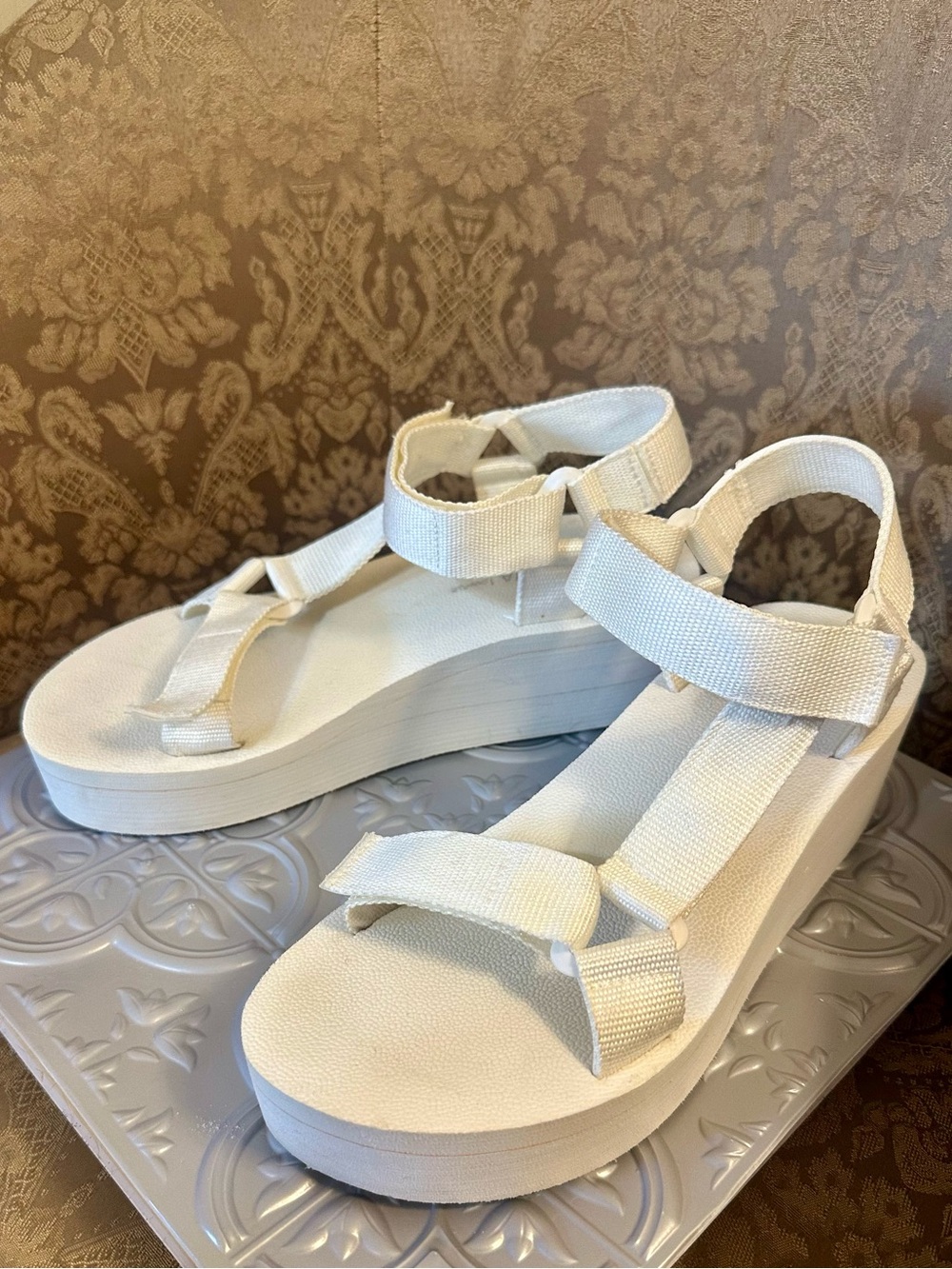 Wild Diva Lounge Helena White Platform Wedge Sandals Size 8 - Picture 8 of 8